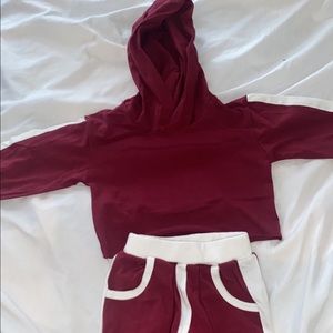Kids 2 piece jumpsuit in burgundy size 12-18 months.